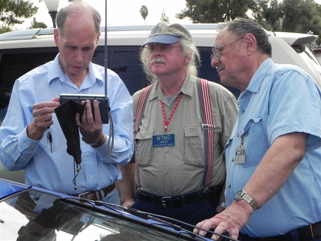 022 Checking out Bob's new radio 022 Checking out Bob's new radio.jpg