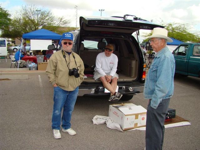 7JW Middle, Guy on Tailgate with Hi-Dollar Amp L&R Old Air Force Pals, John & John,WA7OEP.jpg 7JW Middle, Guy on Tailgate with Hi-Dollar Amp L&R Old Air Force Pals, John & John,WA7OEP.jpg